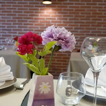 拉珀斯特餐厅酒店 Saint-Just-en-Chevalet